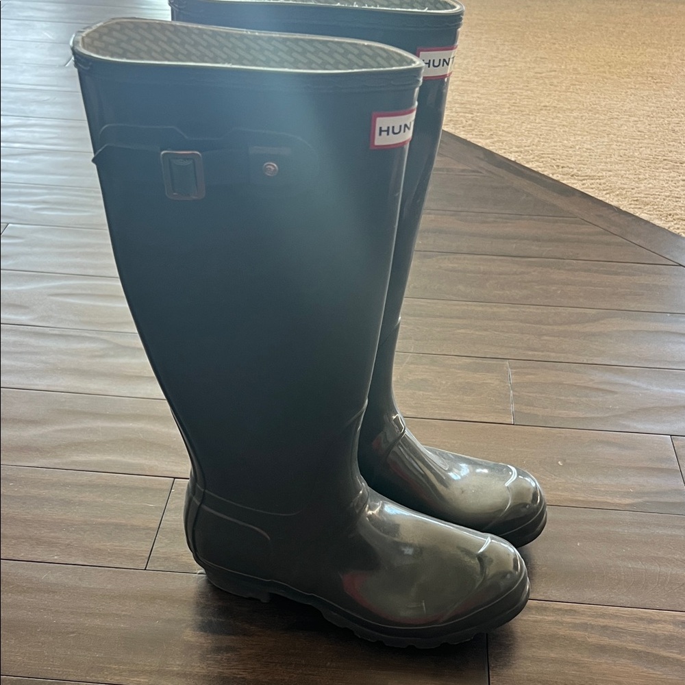Hunter Women's Original Tall Gloss Rain Boot in a dark slate